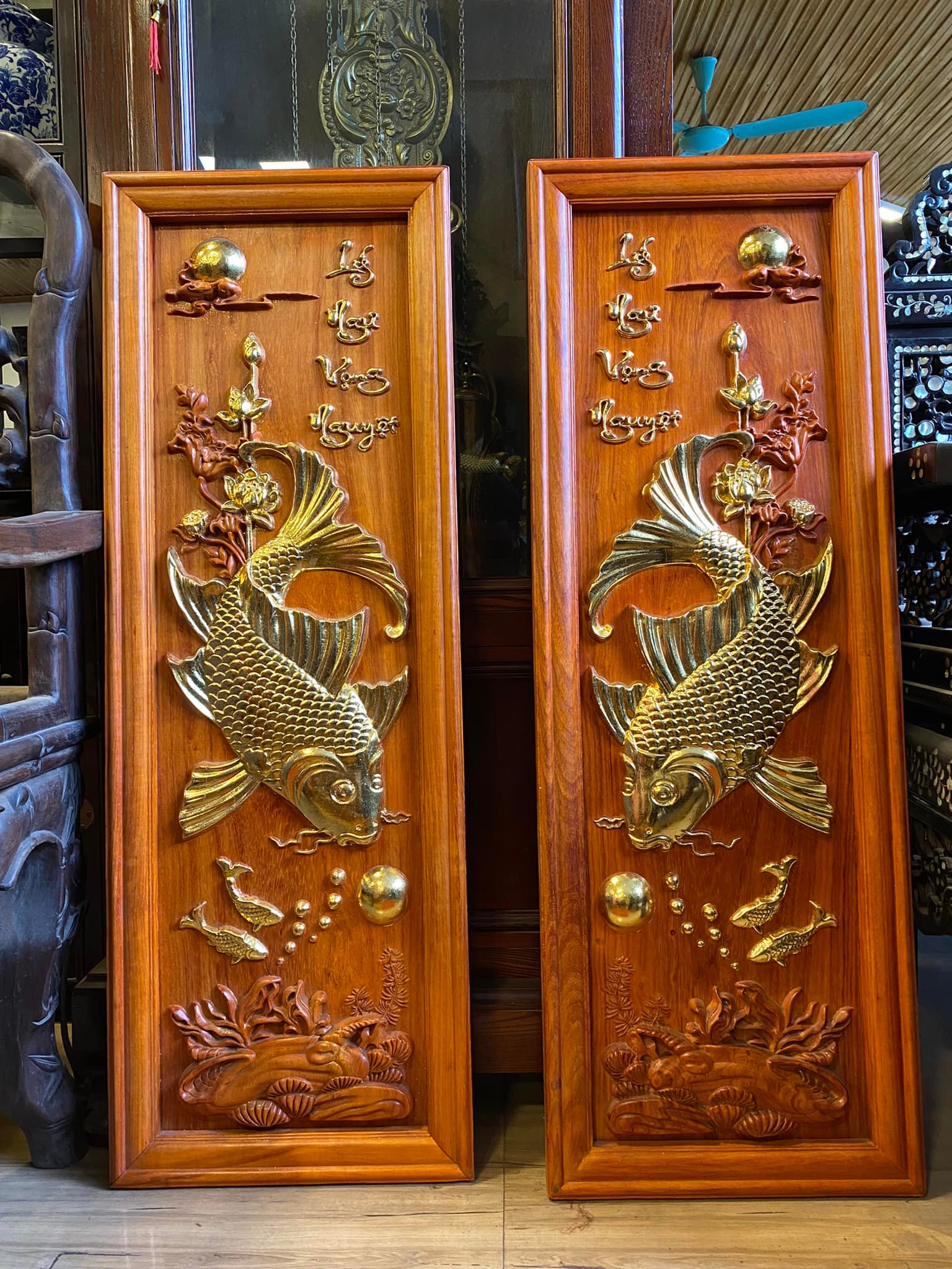Tranh Cá Gỗ Hương Thiếp Vàng | Đồ Gỗ Chung Cổ Tranh Cá Gỗ Hương