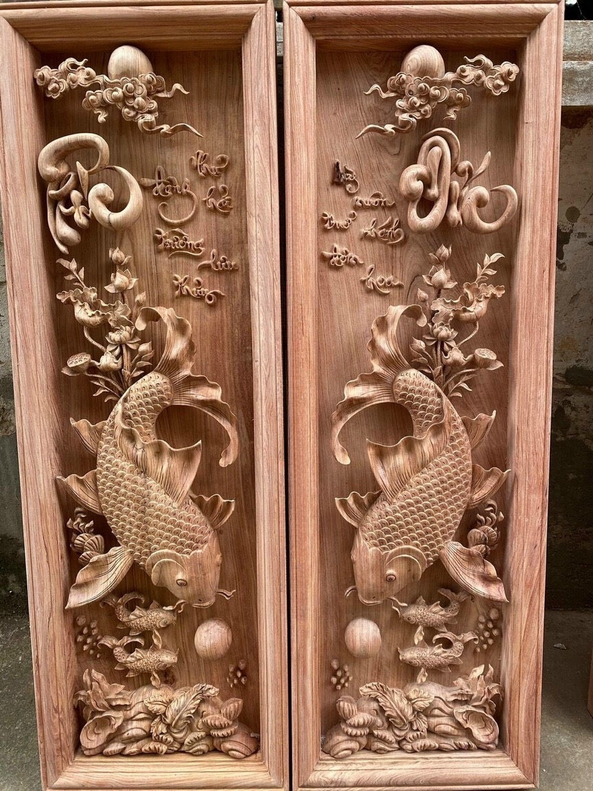Ý nghĩa tranh Lý Ngư Vọng Nguyệt và cách treo chuẩn phong thủy 10 Tranh gỗ Lý Ngư Vọng Nguyệt gỗ Hương Đá kích thước 137x47x8 cm đục kênh bong